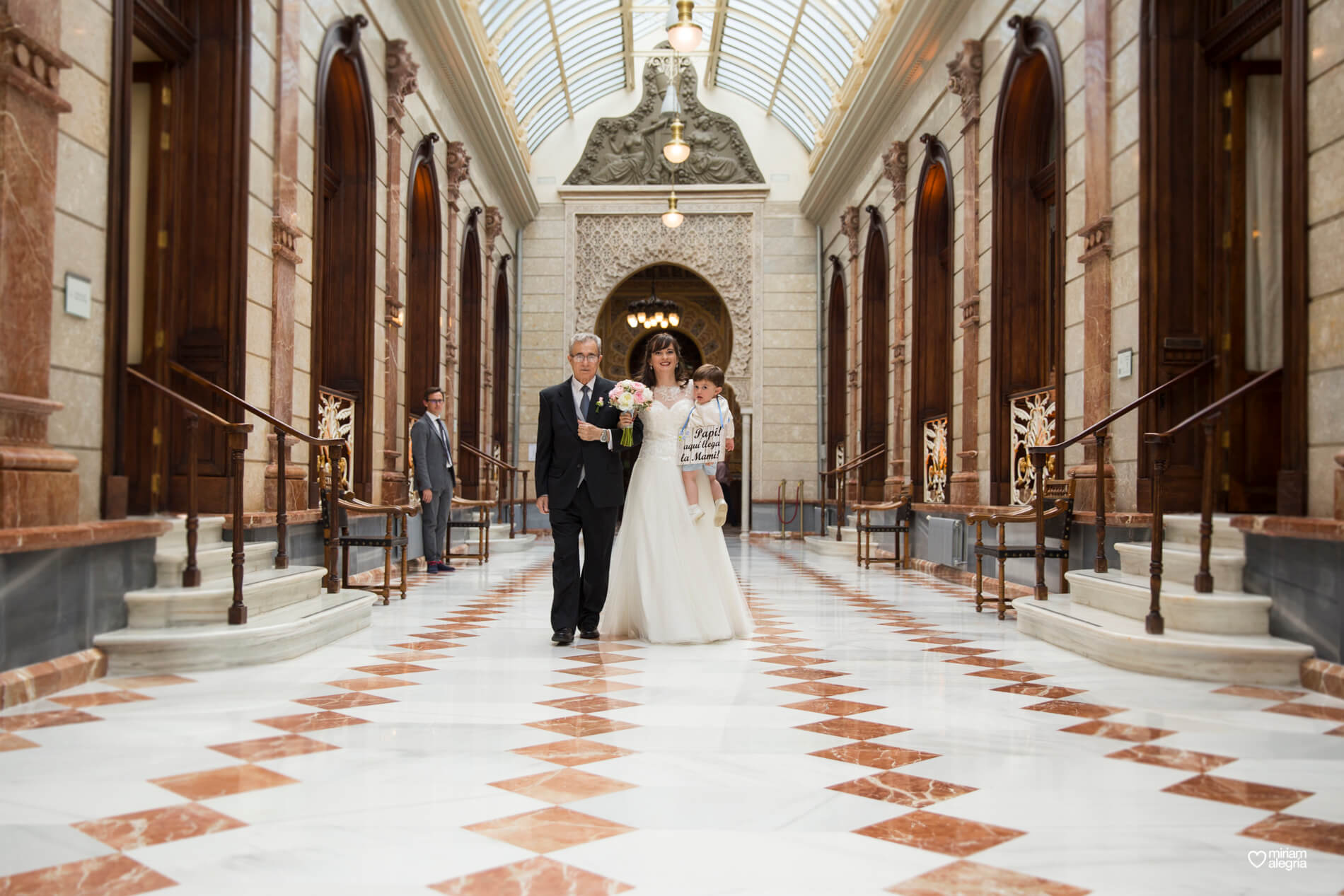 boda-civil-en-el-casino-de-murcia-miriam-alegria-fotografos-de-boda-23