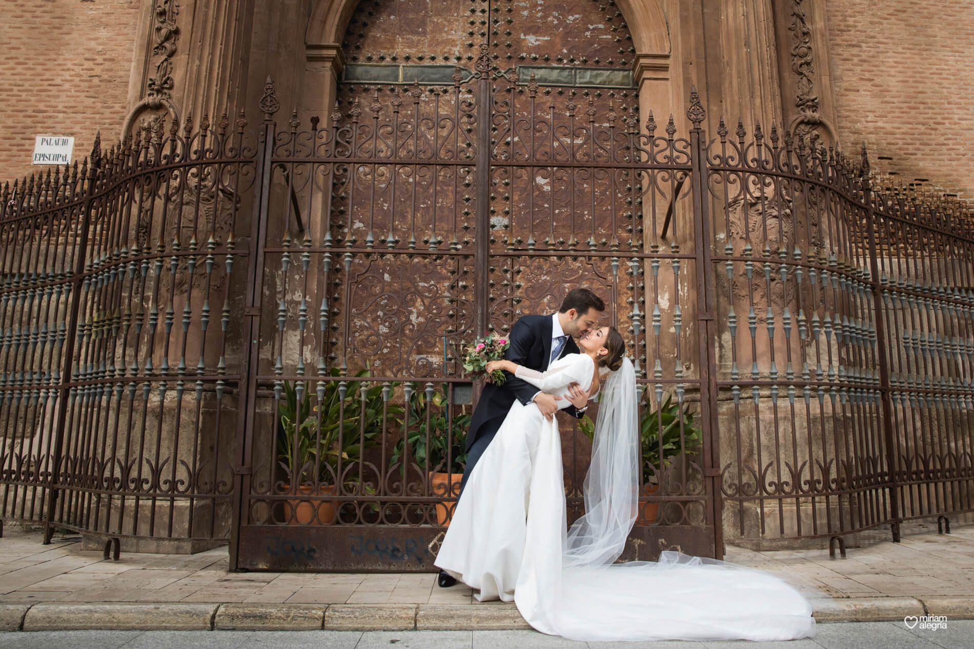 vestido-de-novia-paula-del-vas-miriam-alegria-fotografos-boda-murcia-83